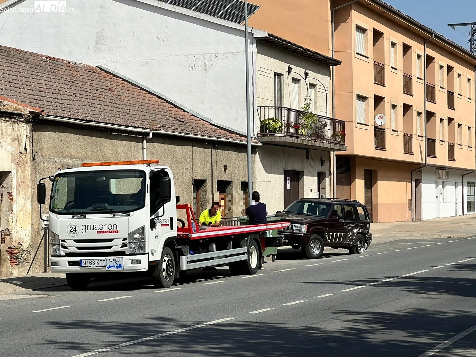 Foto 2 - Aparatoso accidente de tr&aacute;fico en la avenida Juan Pablo II