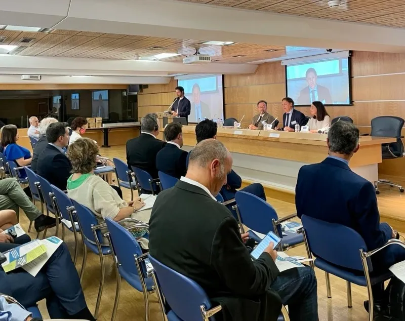 Firma de la carta de intenciones de amistad entre Salamanca y Hefei, en la sede de la Comisión Europea en Madrid.