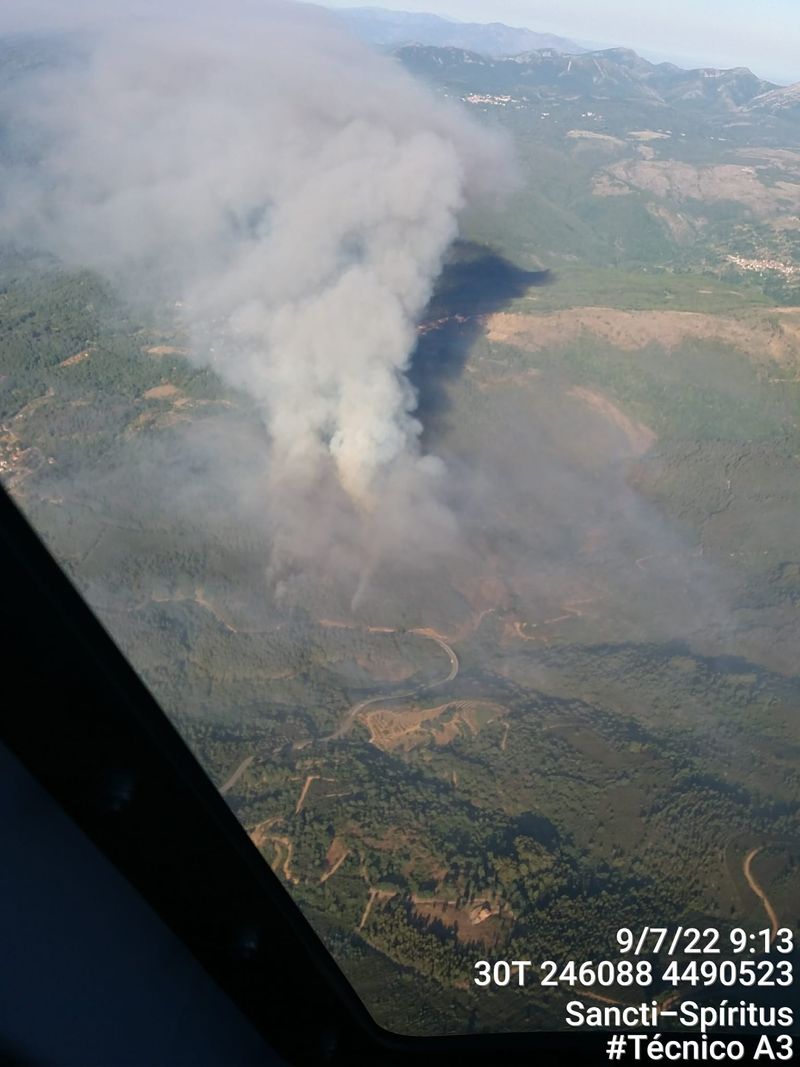 Foto 2 - Importante incendio forestal entre Villanueva del Conde y Sequeros