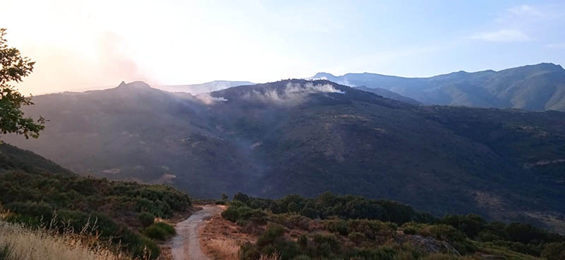 Continúan los trabajos de extinción en Candelario