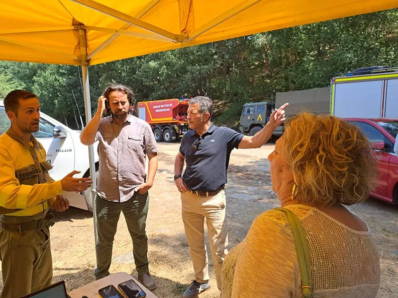 Foto 4 - Representantes del Gobierno central y la Junta de Castilla y Le&oacute;n visitan la zona afectada del incendio de Candelario