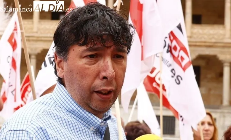 Concentración de UGT y CCOO en la plaza de San Román para pedir subidas salariales ante la inflación. Foto de David Sañudo