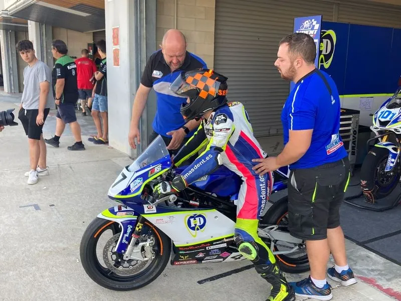 El piloto salmantino Sergio Verdugo en el circuito de Navarra