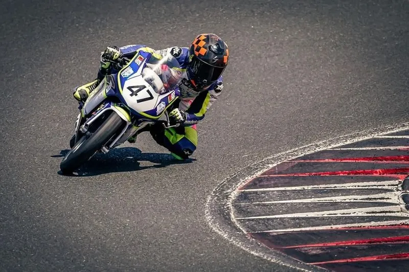 El piloto salmantino Sergio Verdugo en el circuito de Navarra