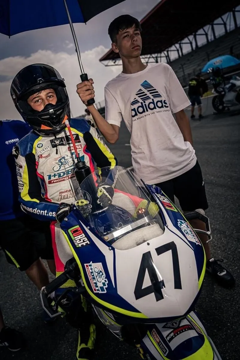 El piloto salmantino Sergio Verdugo en el circuito de Navarra