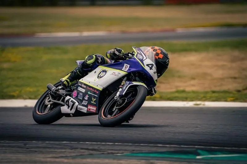 El piloto salmantino Sergio Verdugo en el circuito de Navarra