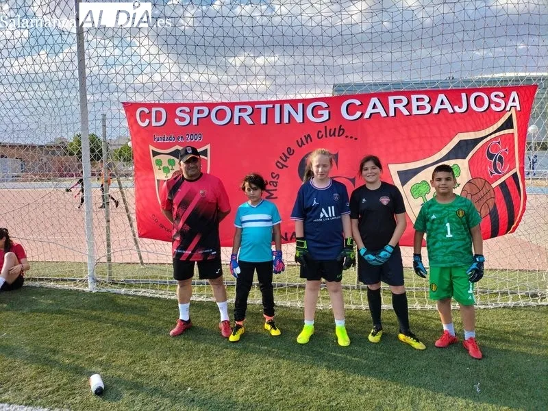 Jornadas de tecnificación para porteros dirigidas por el preparador Luis Hernández en Carbajosa. Foto Vanesa Martins