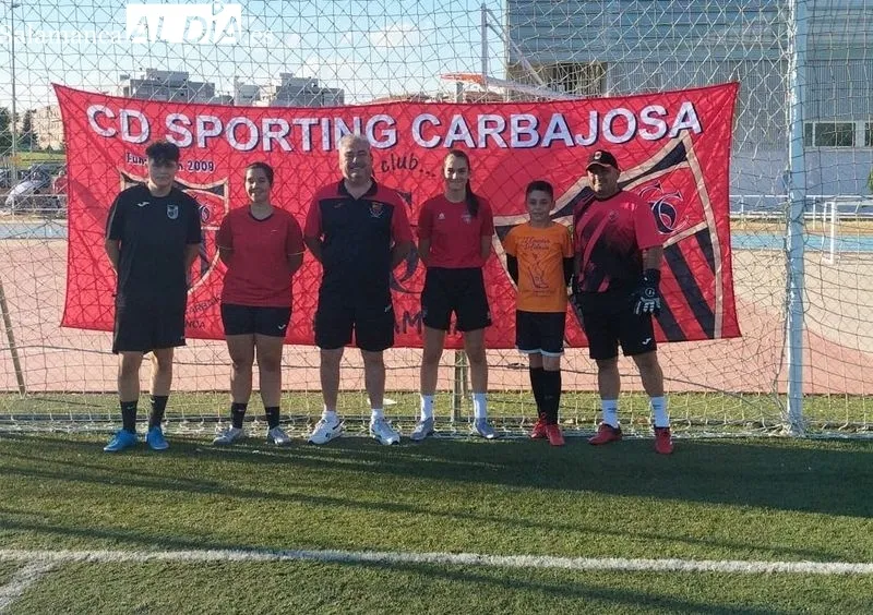 Jornadas de tecnificación para porteros dirigidas por el preparador Luis Hernández en Carbajosa. Foto Vanesa Martins