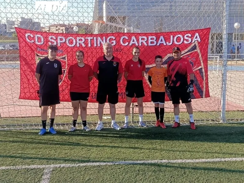 Jornadas de tecnificación para porteros dirigidas por el preparador Luis Hernández en Carbajosa. Foto Vanesa Martins