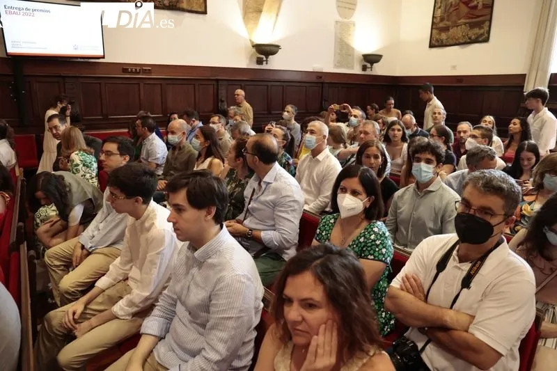 Entregado en el Paraninfo de la USAL de los premios a los estudiantes con mejores calificaciones en la fase general de la prueba de Evaluación del Bachillerato para el Acceso a la Universidad (EBAU). Foto de David Sañudo