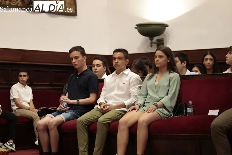Entregado en el Paraninfo de la USAL de los premios a los estudiantes con mejores calificaciones en la fase general de la prueba de Evaluación del Bachillerato para el Acceso a la Universidad (EBAU). Foto de David Sañudo