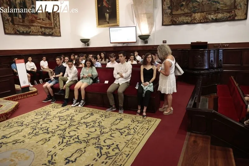 Entregado en el Paraninfo de la USAL de los premios a los estudiantes con mejores calificaciones en la fase general de la prueba de Evaluación del Bachillerato para el Acceso a la Universidad (EBAU). Foto de David Sañudo