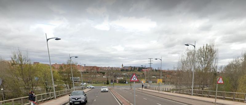 Corte de la carretera entre la avenida de la Serna y el puente Juan Carlos I 