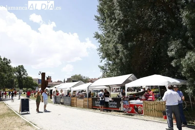 Foto 2 - Los Trastos de Marina ponen la m&uacute;sica en un d&iacute;a repleto de actividades en la Isla del Soto
