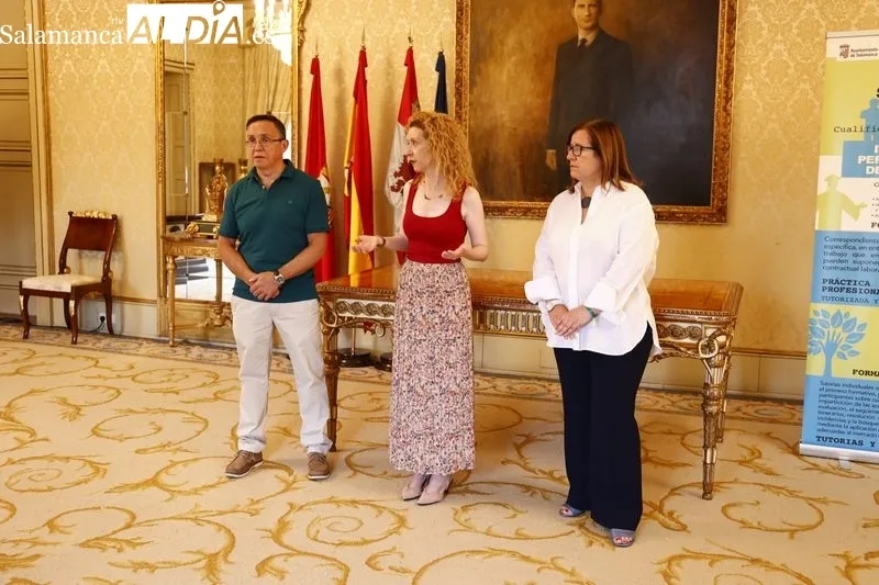 Entrega de los diplomas del curso de camarero/a de piso en el Ayuntamiento de Salamanca