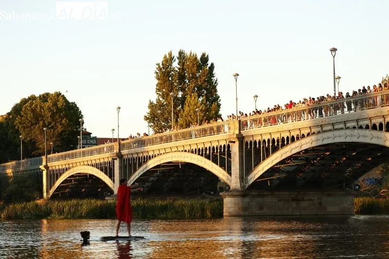 El espectáculo sobre el agua 'Flota IdóneA. El piano flotante' | Fotos: David Sañudo