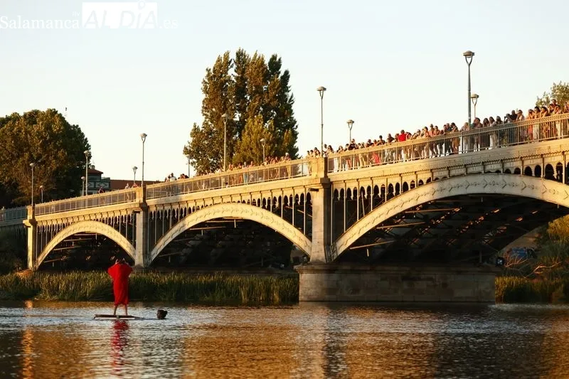 El espectáculo sobre el agua 'Flota IdóneA. El piano flotante' | Fotos: David Sañudo