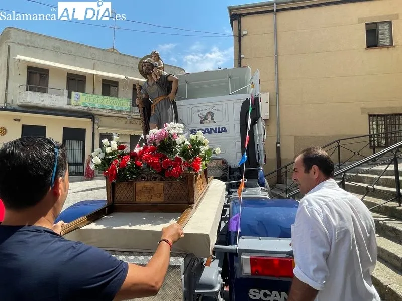 Foto 5 - Los transportistas y conductores albenses no fallan a San Crist&oacute;bal