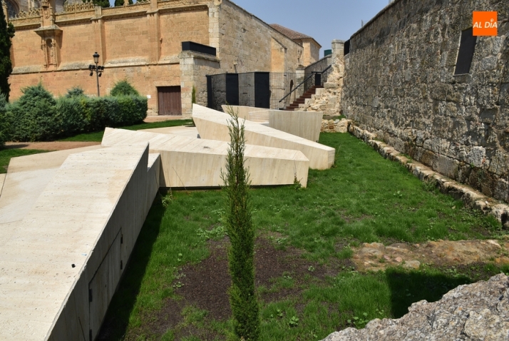 Así luce el nuevo foso que se ha configurado en la Plazuela de Amayuelas