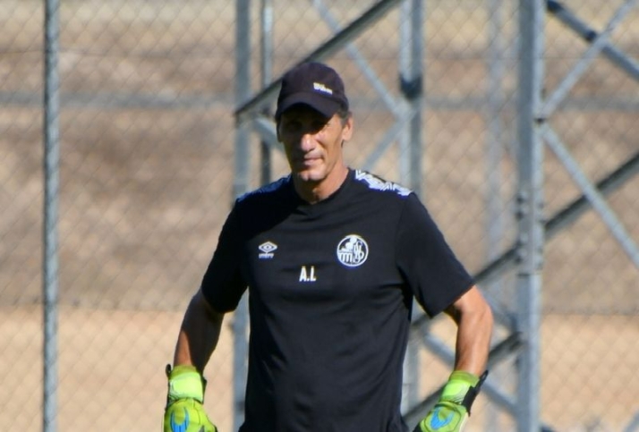 Lozano: Estamos cerca de firmar. Lo que más nos urge es el tema de centrales y un punta como referencia