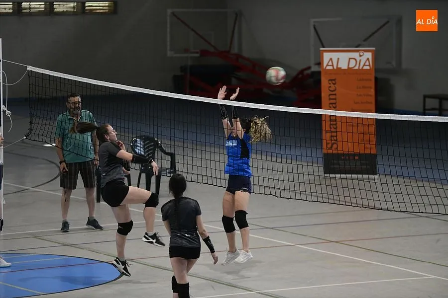 Foto 9 - Excelente comienzo del III torneo de Voleibol en femenino