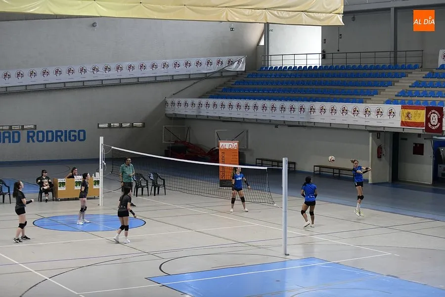 Foto 8 - Excelente comienzo del III torneo de Voleibol en femenino