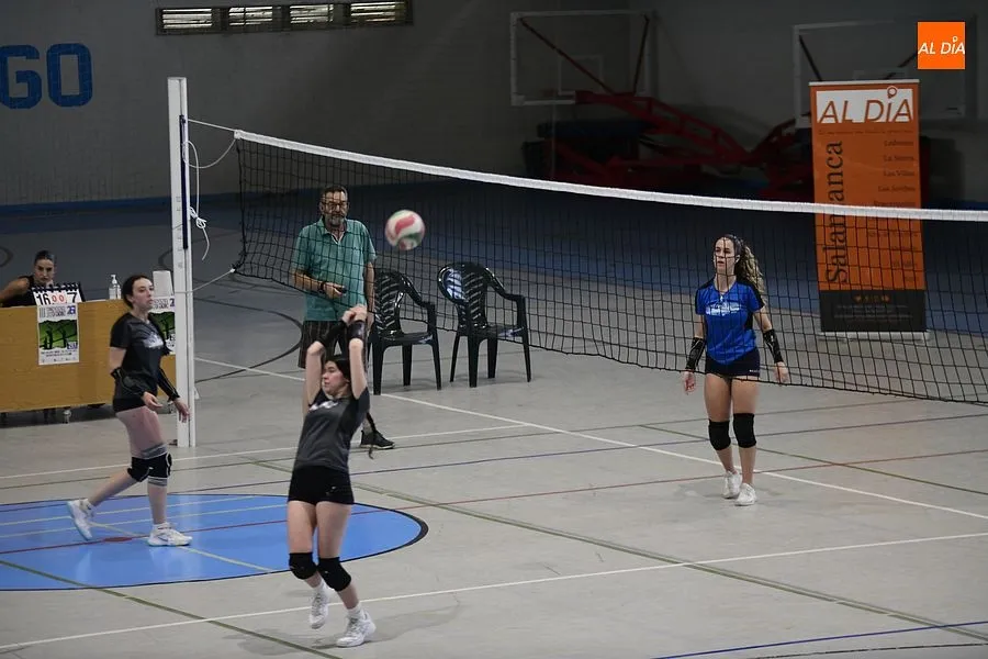 Foto 6 - Excelente comienzo del III torneo de Voleibol en femenino