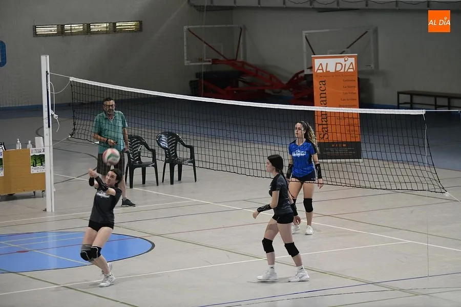 Foto 4 - Excelente comienzo del III torneo de Voleibol en femenino