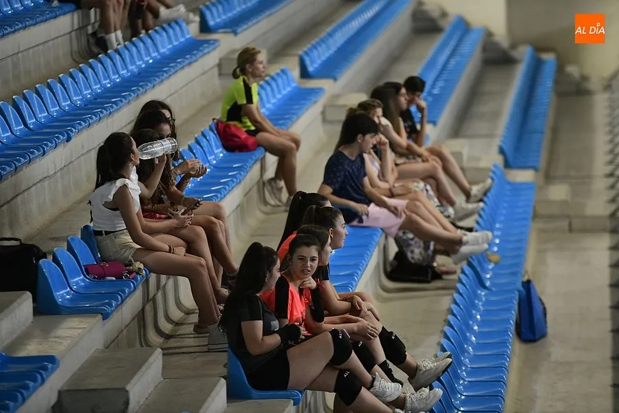 Foto 3 - Excelente comienzo del III torneo de Voleibol en femenino