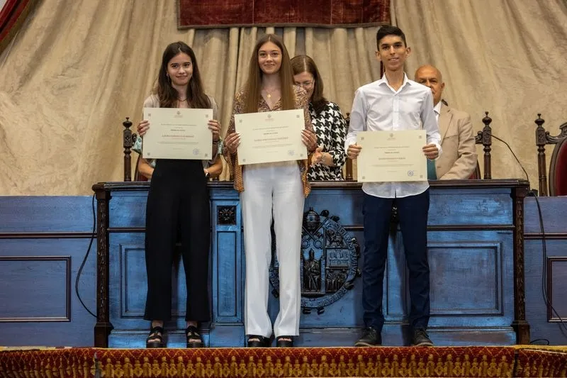 Entregado en el Paraninfo de la USAL de los premios a los estudiantes con mejores calificaciones en la fase general de la prueba de Evaluación del Bachillerato para el Acceso a la Universidad (EBAU). Foto USAL