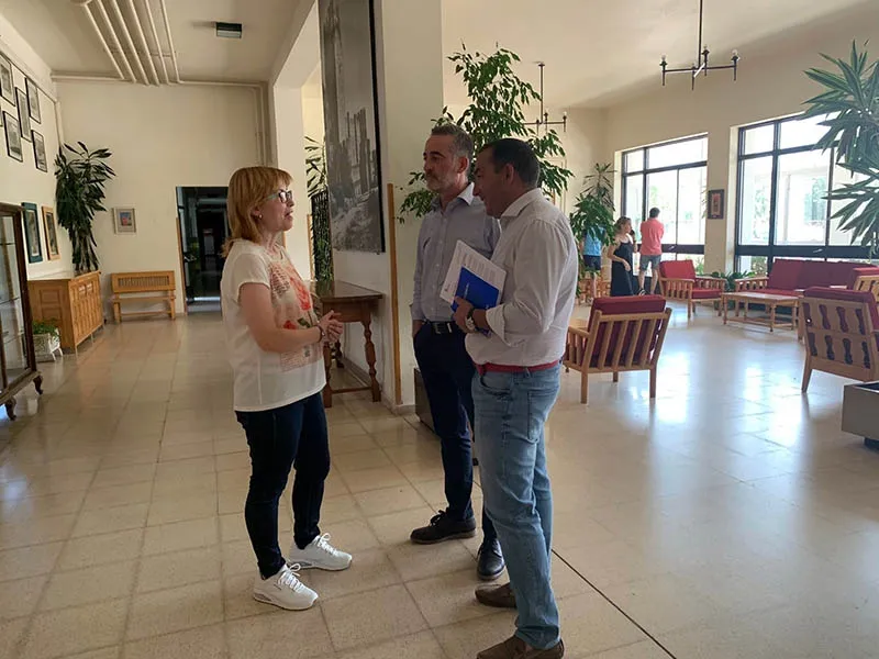 Foto 3 - Representantes del Gobierno central y la Junta de Castilla y Le&oacute;n visitan la zona afectada del incendio de Candelario