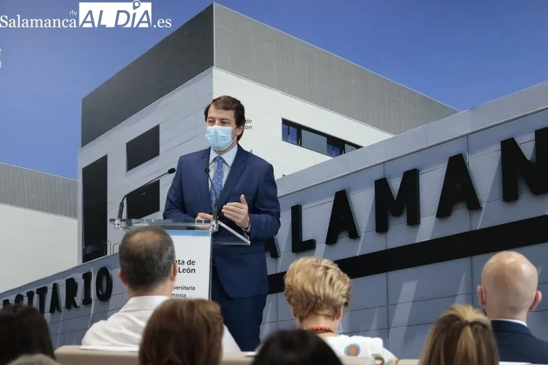 Visita del presidente de Castilla y León, Alfonso Fernández Mañueco, al Hospital Universitario de Salamanca. Foto de David Sañudo