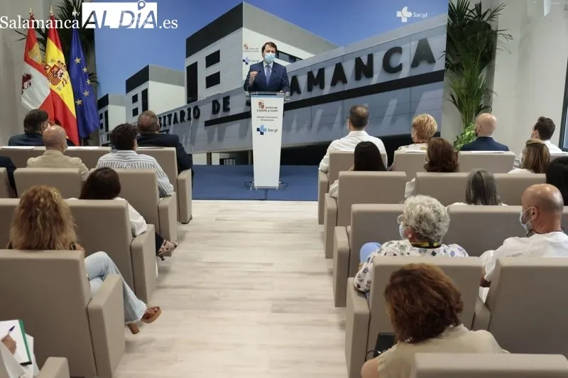 Visita del presidente de Castilla y León, Alfonso Fernández Mañueco, al Hospital Universitario de Salamanca. Foto de David Sañudo