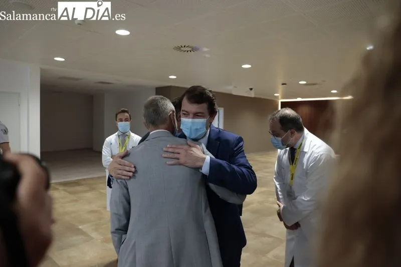Visita del presidente de Castilla y León, Alfonso Fernández Mañueco, al Hospital Universitario de Salamanca. Foto de David Sañudo