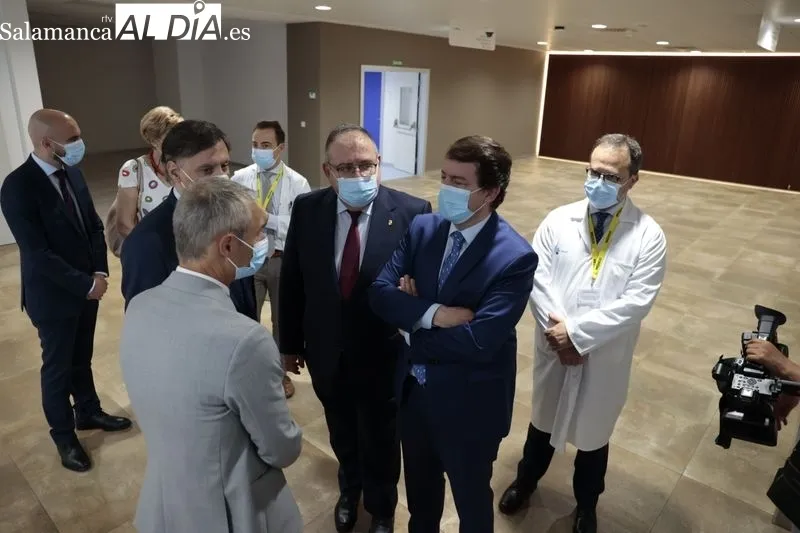 Visita del presidente de Castilla y León, Alfonso Fernández Mañueco, al Hospital Universitario de Salamanca. Foto de David Sañudo