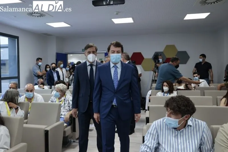 Visita del presidente de Castilla y León, Alfonso Fernández Mañueco, al Hospital Universitario de Salamanca. Foto de David Sañudo