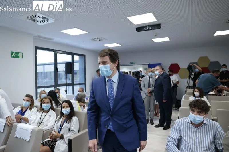 Visita del presidente de Castilla y León, Alfonso Fernández Mañueco, al Hospital Universitario de Salamanca. Foto de David Sañudo