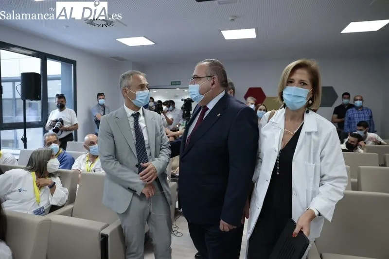 Visita del presidente de Castilla y León, Alfonso Fernández Mañueco, al Hospital Universitario de Salamanca. Foto de David Sañudo