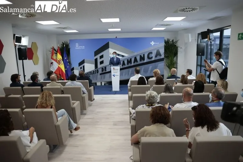 Visita del presidente de Castilla y León, Alfonso Fernández Mañueco, al Hospital Universitario de Salamanca. Foto de David Sañudo