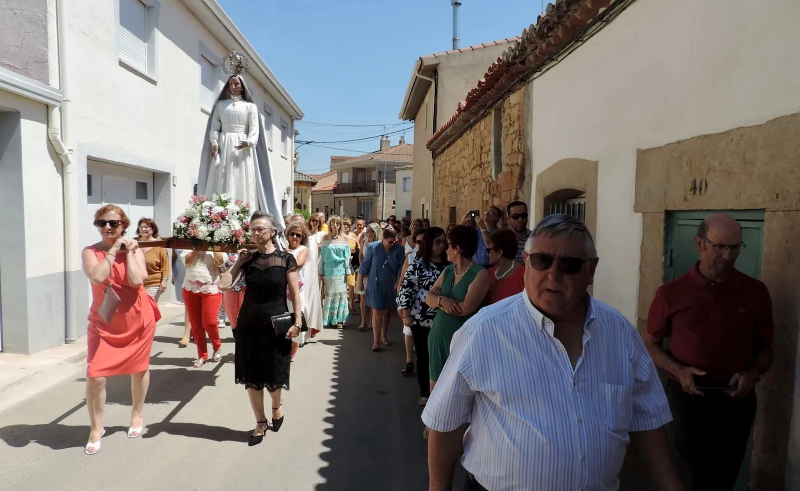 Aldearrubia a festejado este lunes en las calles a su patrona, la Virgen de la Asunciòn