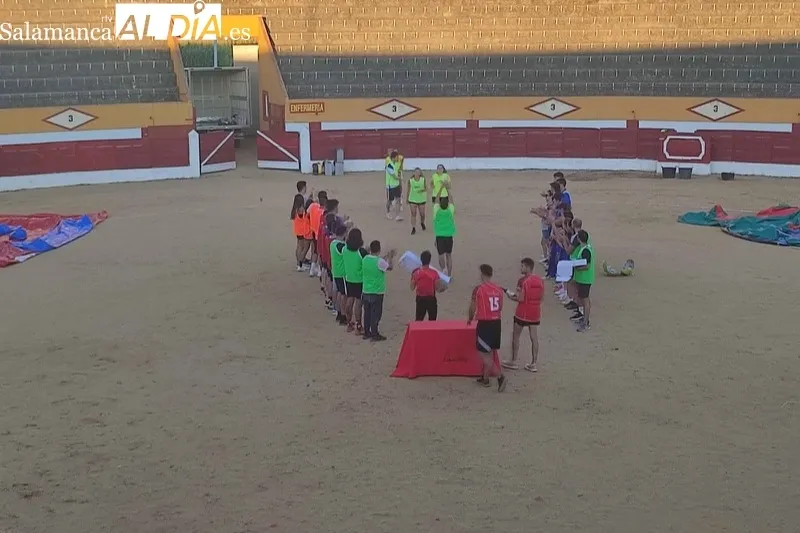 Foto 9 - Carcajadas y carreras protagonizan el llamativo evento 'Humor Amarillo' en Babilafuente