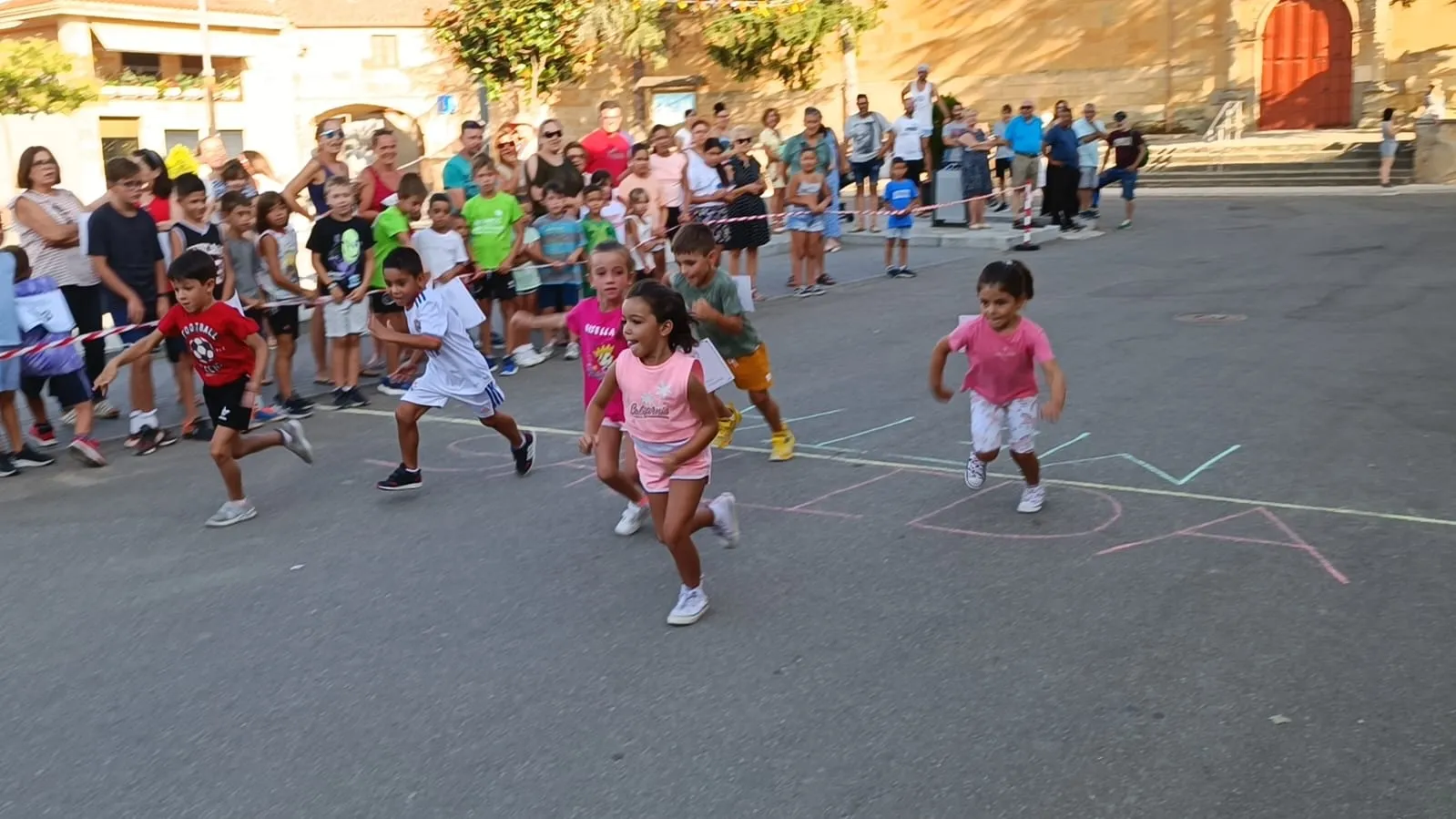 Babilafuente celebraba este martes una original carrera popular