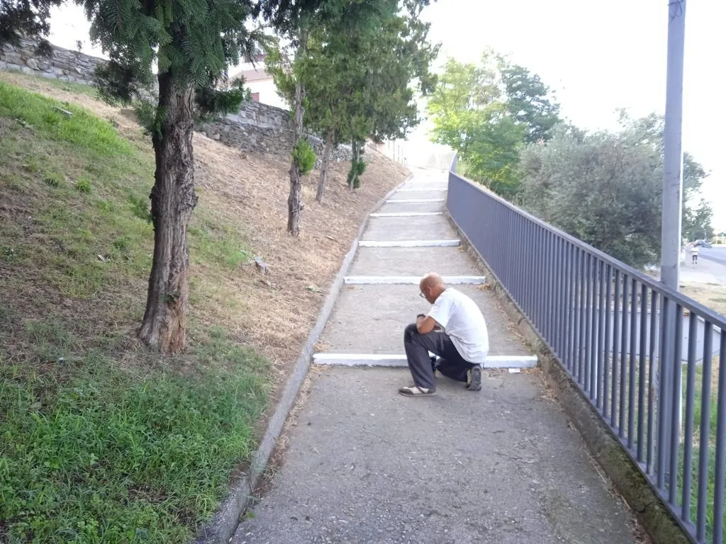 Foto 3 - Trabajos de reparaci&oacute;n de acerado y pavimento en numerosas calles de Alba de Tormes