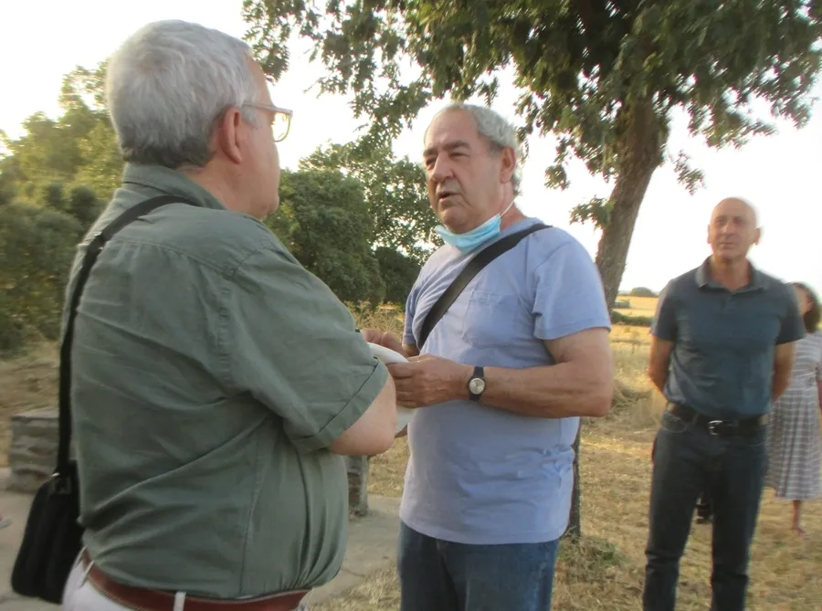 Foto 2 - Medio centenar de personas recuerda a los asesinados en Robleda por la represi&oacute;n franquista