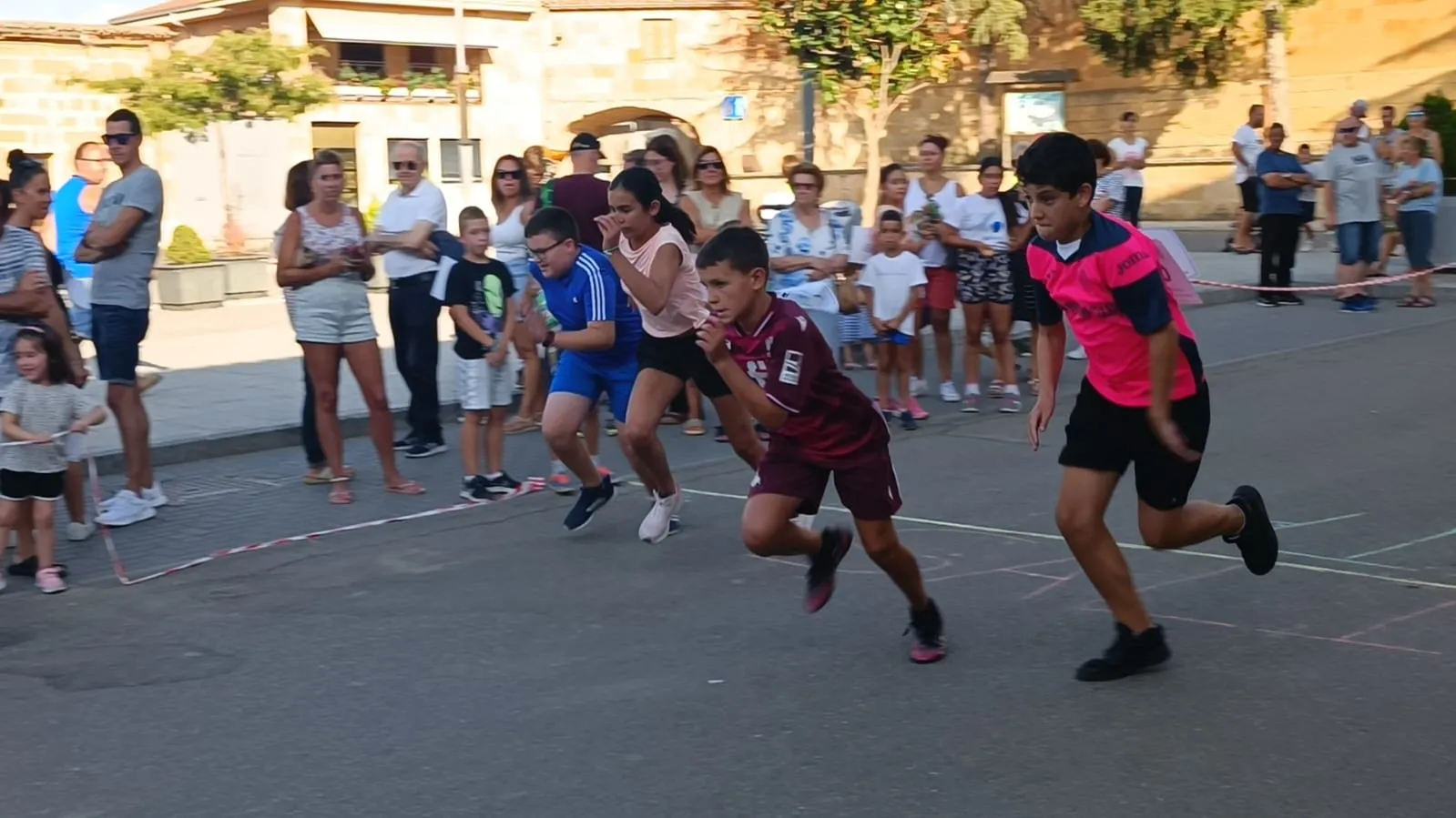 Babilafuente celebraba este martes una original carrera popular