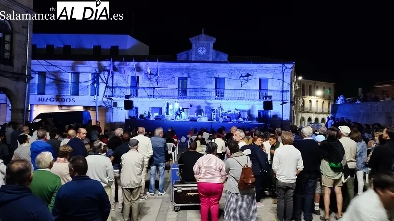 Actuación de Mayalde en Vitigudino / CORRAL