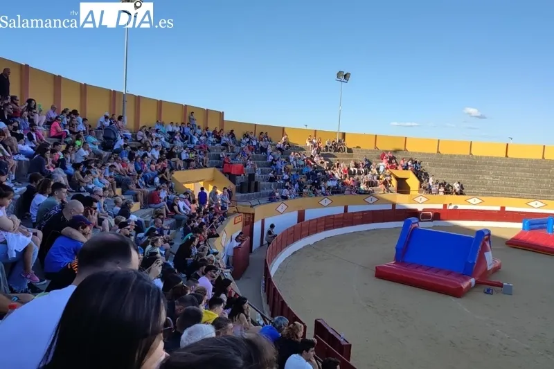 Foto 8 - Carcajadas y carreras protagonizan el llamativo evento 'Humor Amarillo' en Babilafuente