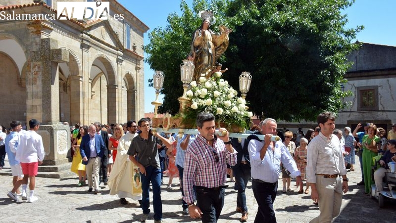 La imagen de La Virgen de la Asunción fue llevada en procesión por las calles de la villa