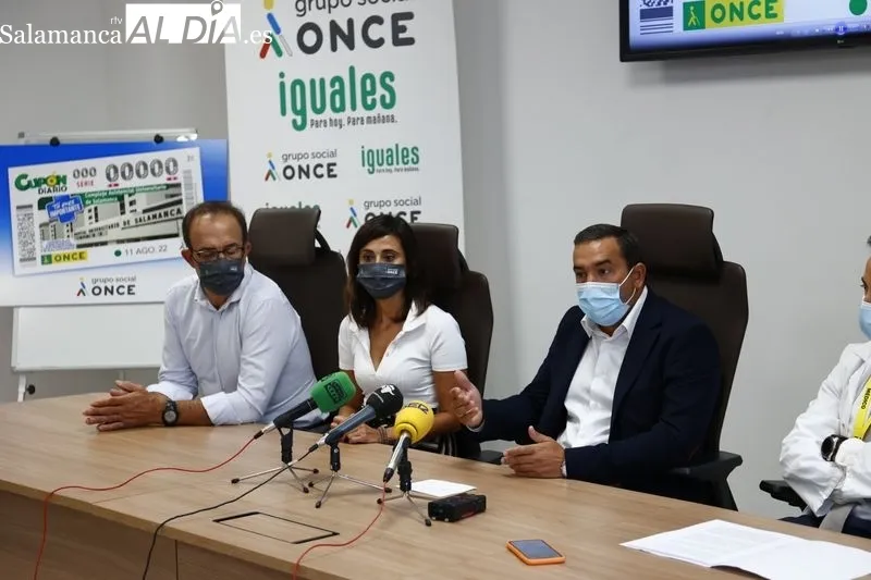 Presentación del cupón de la ONCE dedicado al Hospital Universitario de Salamanca