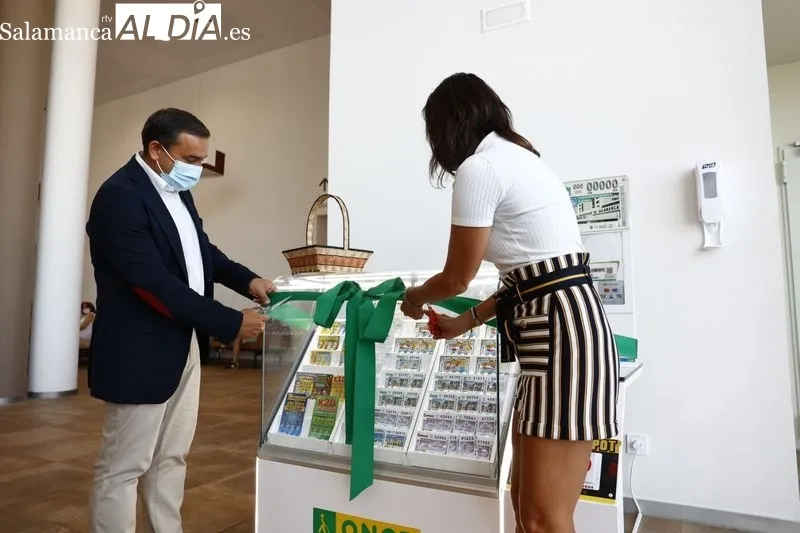 Presentación del cupón de la ONCE dedicado al Hospital Universitario de Salamanca